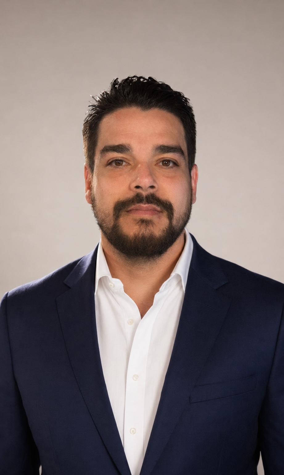 Portrait of Martin Verduzco, founder and photographer at Dearly Told